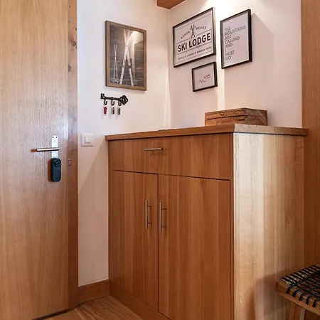 Olympia, Sleeps 6 Apartment