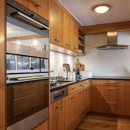 Olympia, Sleeps 6 Apartment *