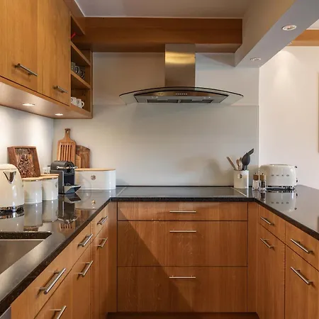 Olympia, Sleeps 6 Apartment